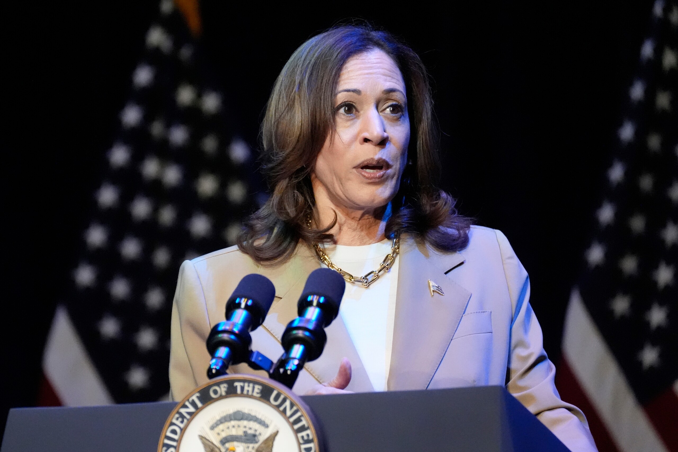 NextImg:The Unbearable Lightness of Being Kamala