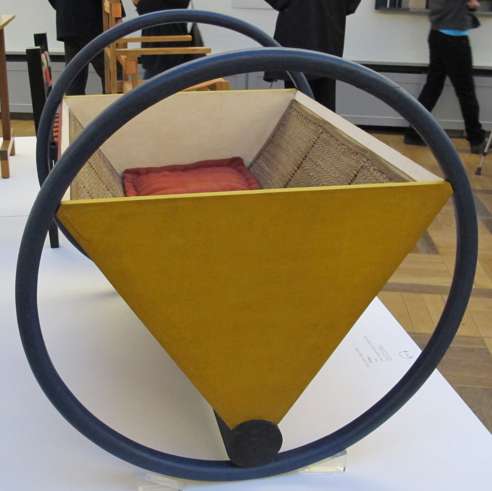 Peter Keler Bauhaus baby crib (sailko/Wikimedia Commons)
